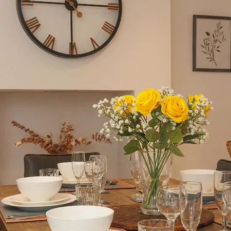 Apple Tree Corner - *