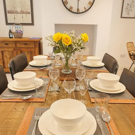Hébergement de vacances Rare 3-Bed, 3 Bath House, 2 En-Suites, Free Parking, Harrogate Harrogate