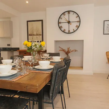 Rare 2 En-suite, 3 Bed House, Free Parking, * Harrogate