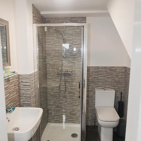 Hébergement de vacances Rare 3-Bed, 3 Bath House, 2 En-Suites, Free Parking, Harrogate Harrogate