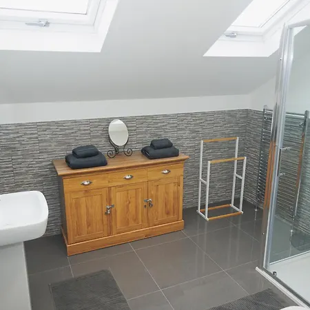 Rare 3-Bed, 3 Bath House, 2 En-Suites, Free Parking, Harrogate Hébergement de vacances