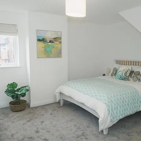 Rare 2 En-suite, 3 Bed House, Free Parking, Nyaraló Harrogate