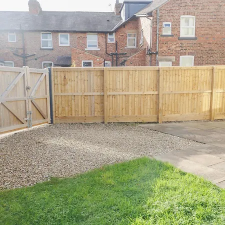 Rare 3-Bed, 3 Bath House, 2 En-Suites, Free Parking, Harrogate * Harrogate