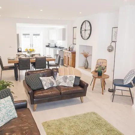 Hébergement de vacances Rare 3-Bed, 3 Bath House, 2 En-Suites, Free Parking, Harrogate Harrogate