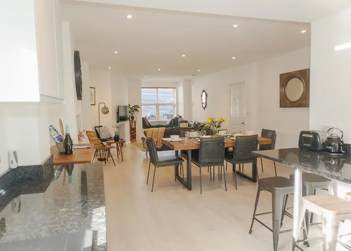 Apple Tree Corner - *